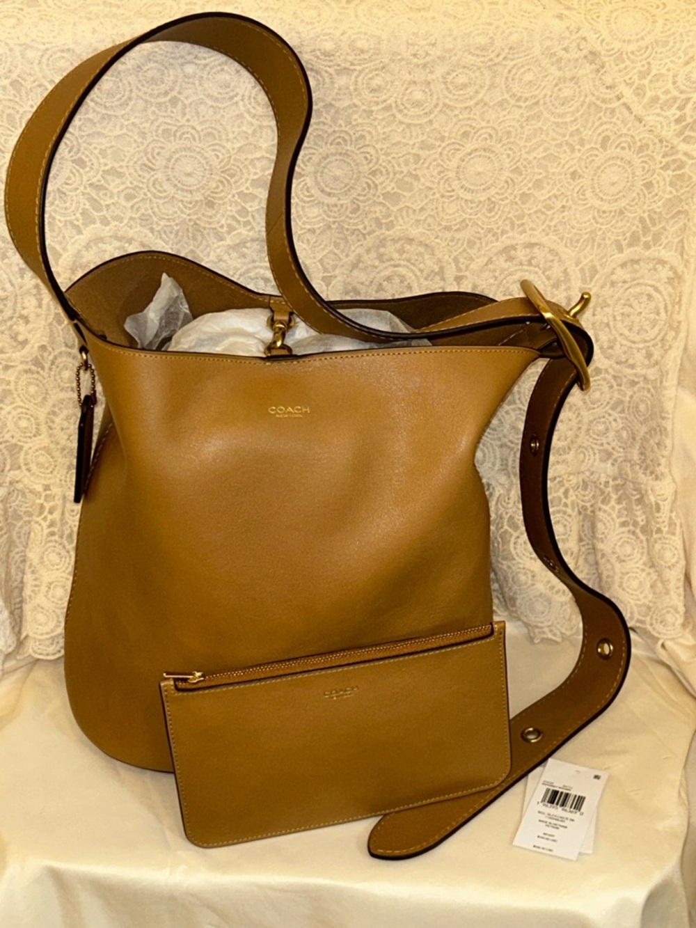 Gorgeous Coach Bleeker Bucket Bag - Picture 3 of 15